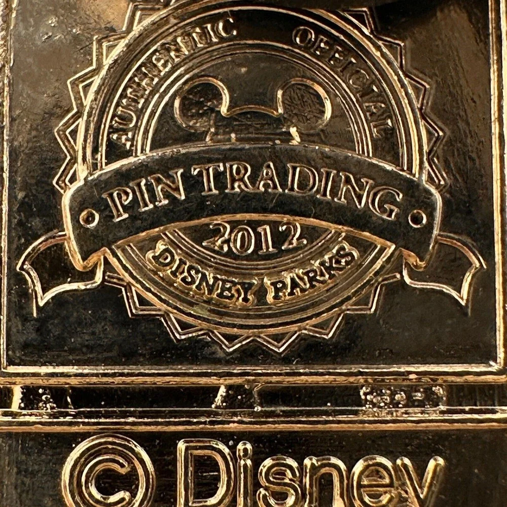 Character Hats‎ Queen Of Hearts Crown Mystery 2012 Disney Pin
